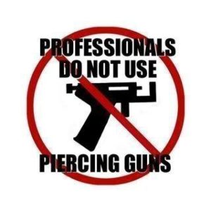 Kiri - Piercing e orecchini-La differenza tra ago e pistola- Sei ancora  convinto di farti forare a pistola? 😖 #kiri #centrokiri #ago #piercing